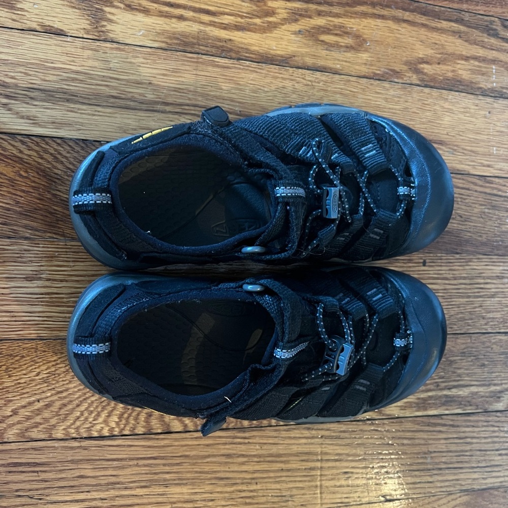 Keen Black Sneakers with Breathable Mesh and Supportive Sole